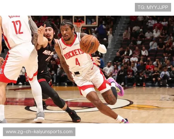 火箭豪取五连胜，阿门关键时刻崭露头角，火箭ak